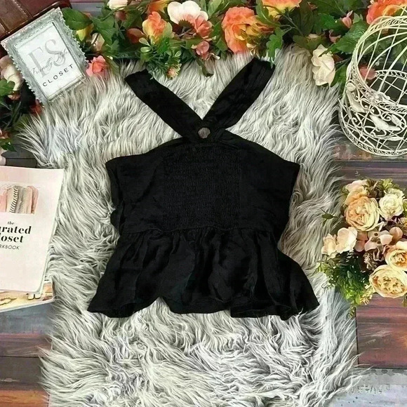 Hutch Design Versi Black Halter Top - Picture 11 of 14